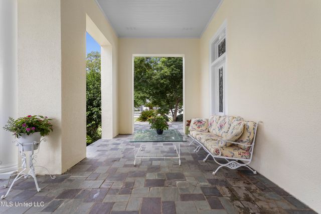 923 E Scenic Drive, Pass Christian, MS 39571