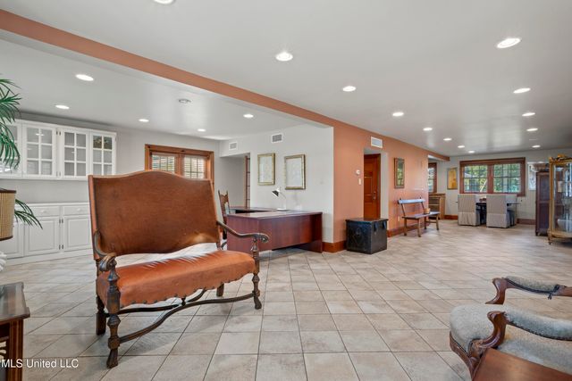 923 E Scenic Drive, Pass Christian, MS 39571