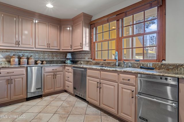 923 E Scenic Drive, Pass Christian, MS 39571