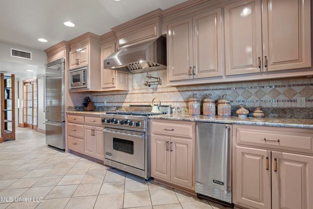 923 E Scenic Drive, Pass Christian, MS 39571