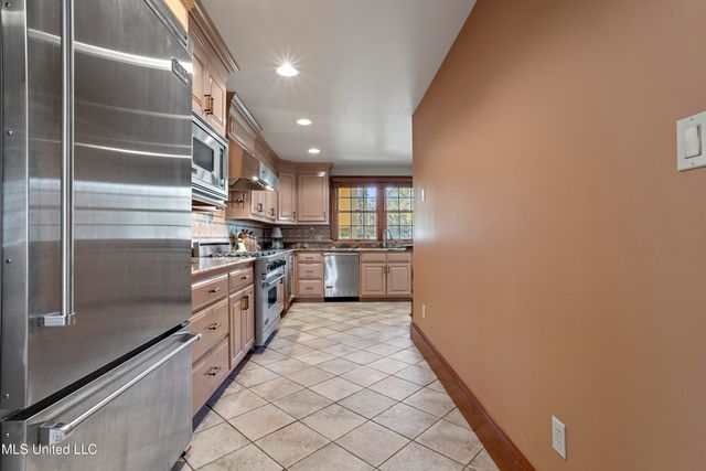 923 E Scenic Drive, Pass Christian, MS 39571