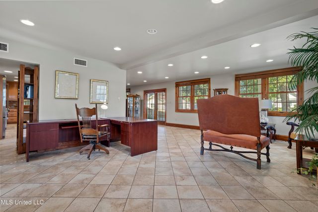 923 E Scenic Drive, Pass Christian, MS 39571