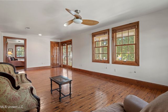 923 E Scenic Drive, Pass Christian, MS 39571