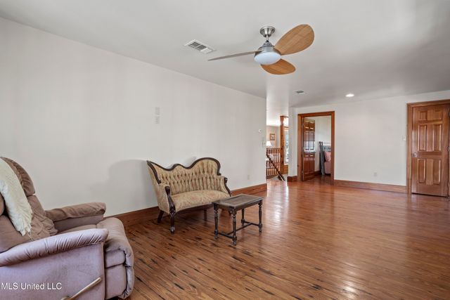 923 E Scenic Drive, Pass Christian, MS 39571