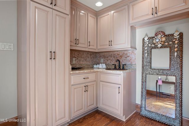 923 E Scenic Drive, Pass Christian, MS 39571