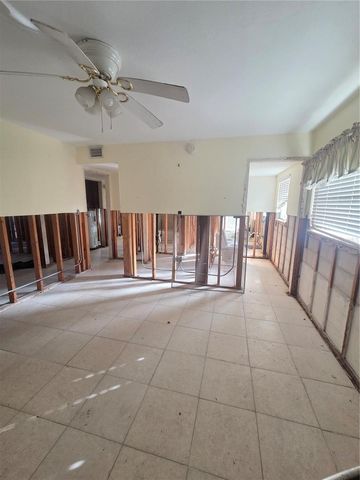 10215 MANATEE AVENUE W 1, Bradenton, FL 34209