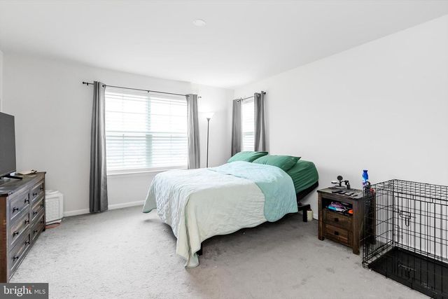 86 EXTROVERT DR, Charles Town, WV 25414