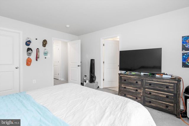 86 EXTROVERT DR, Charles Town, WV 25414