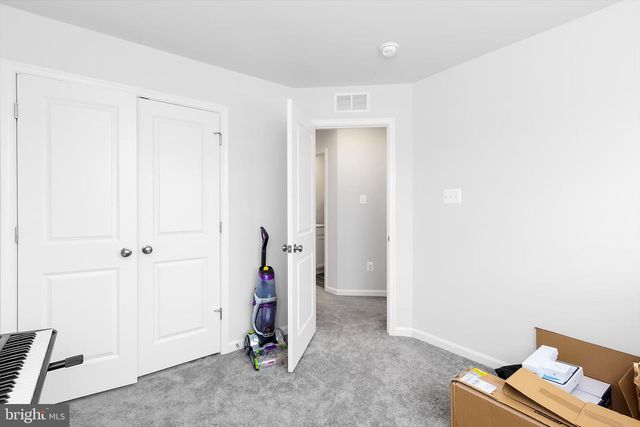 86 EXTROVERT DR, Charles Town, WV 25414