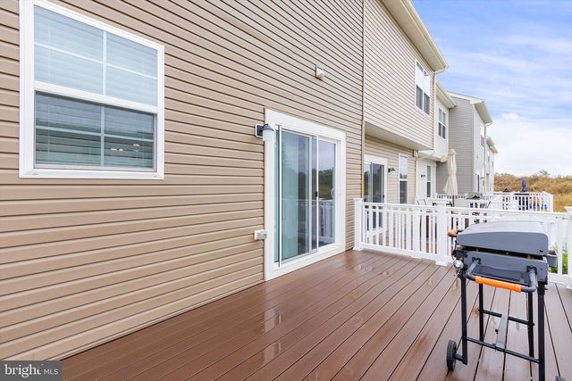 86 EXTROVERT DR, Charles Town, WV 25414