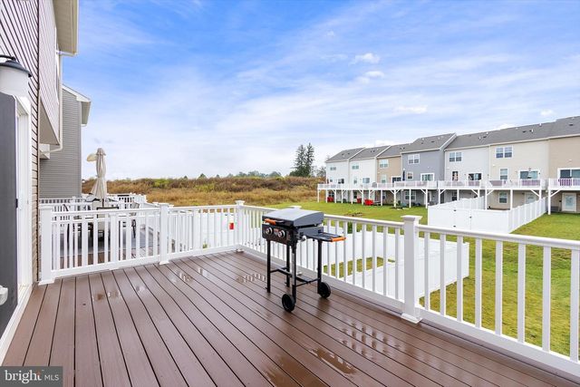 86 EXTROVERT DR, Charles Town, WV 25414