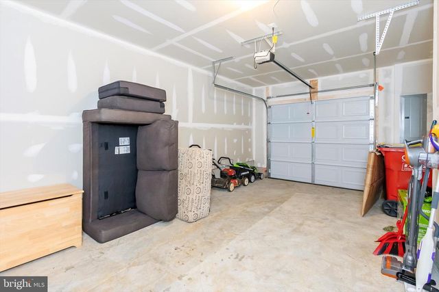 86 EXTROVERT DR, Charles Town, WV 25414