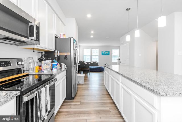 86 EXTROVERT DR, Charles Town, WV 25414