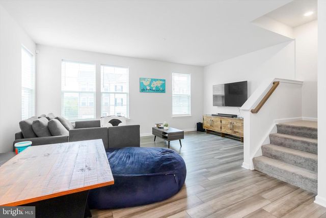 86 EXTROVERT DR, Charles Town, WV 25414