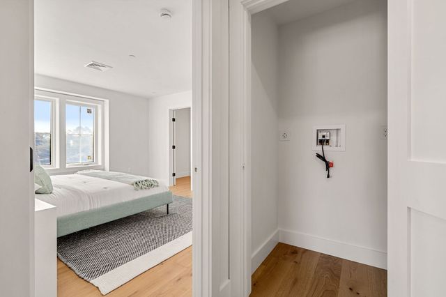 12 Elm Street 12, Newton, MA 02465