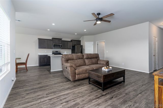 7312 E 141st Street North, Collinsville, OK 74021