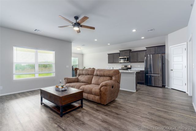 7312 E 141st Street North, Collinsville, OK 74021