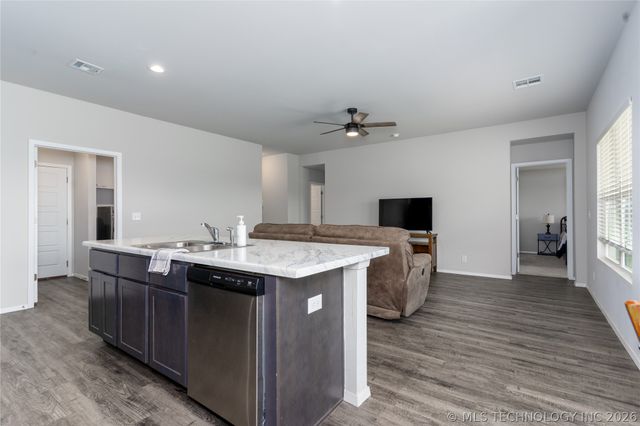 7312 E 141st Street North, Collinsville, OK 74021