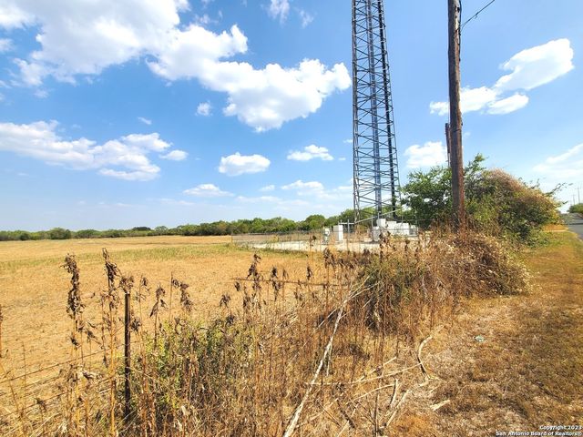 18996 FRANK HOFFMAN RD, Von Ormy, TX 78073