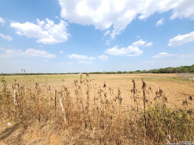 18996 FRANK HOFFMAN RD, Von Ormy, TX 78073