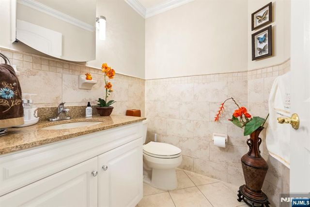 385A Roosevelt, Fairview, NJ 07022