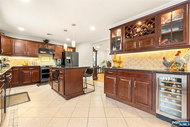 385A Roosevelt, Fairview, NJ 07022