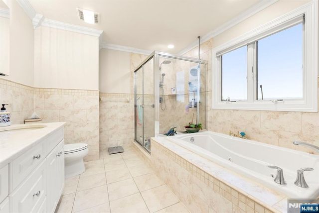 385A Roosevelt, Fairview, NJ 07022