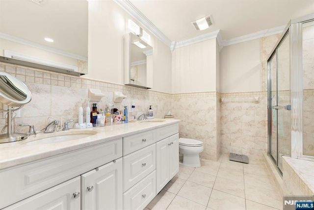 385A Roosevelt, Fairview, NJ 07022