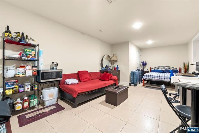 385A Roosevelt, Fairview, NJ 07022