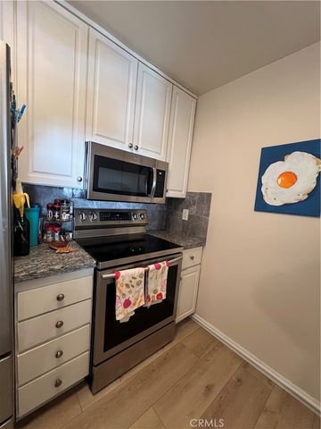 2521 W Sunflower Avenue H11, Santa Ana, CA 92704