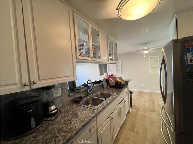 2521 W Sunflower Avenue H11, Santa Ana, CA 92704