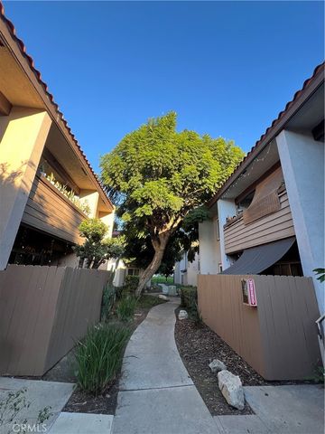 2521 W Sunflower Avenue H11, Santa Ana, CA 92704