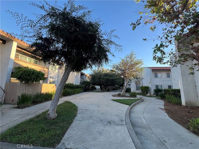 2521 W Sunflower Avenue H11, Santa Ana, CA 92704