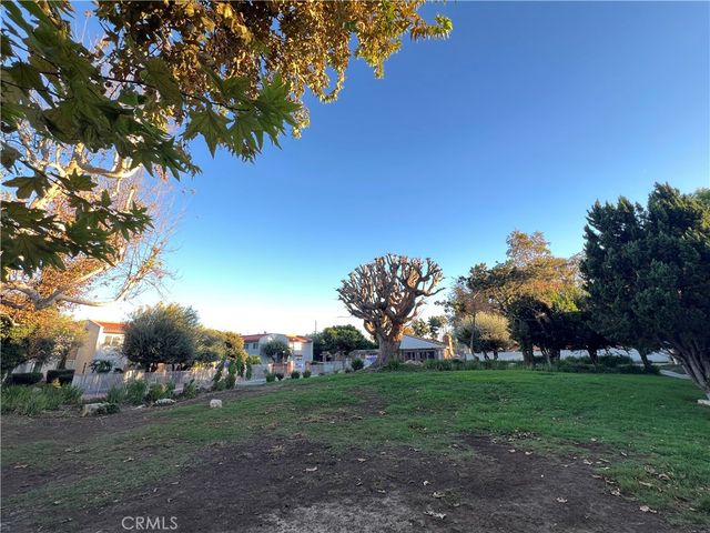 2521 W Sunflower Avenue H11, Santa Ana, CA 92704