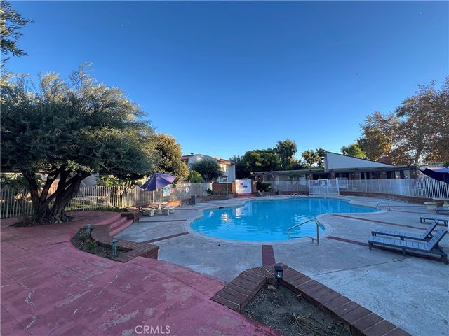 2521 W Sunflower Avenue H11, Santa Ana, CA 92704