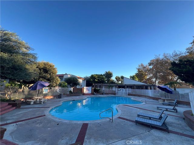 2521 W Sunflower Avenue H11, Santa Ana, CA 92704