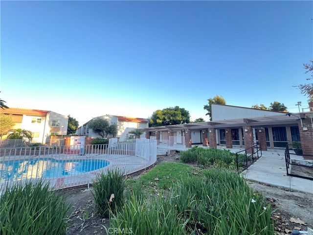 2521 W Sunflower Avenue H11, Santa Ana, CA 92704
