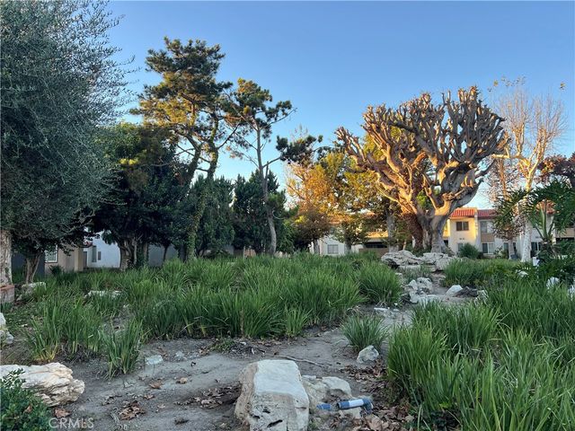 2521 W Sunflower Avenue H11, Santa Ana, CA 92704