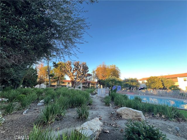 2521 W Sunflower Avenue H11, Santa Ana, CA 92704