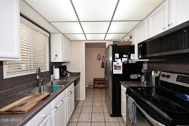 9713 W LANCASTER Drive, Sun City, AZ 85351