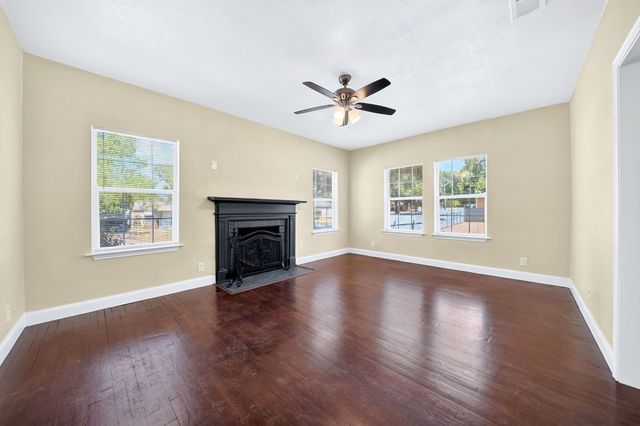 200 1st Street, Terrell, TX 75160