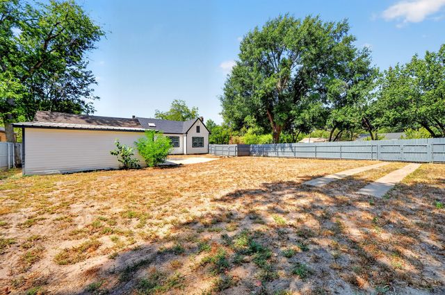 200 1st Street, Terrell, TX 75160