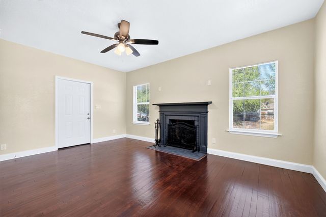 200 1st Street, Terrell, TX 75160