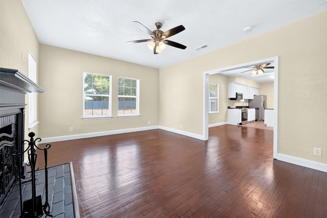 200 1st Street, Terrell, TX 75160