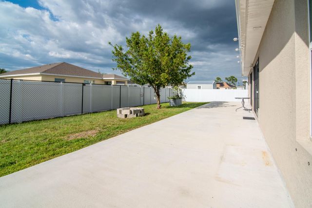 1513 NE 43rd Terrace, Cape Coral, FL 33909