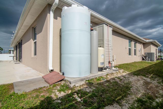 1513 NE 43rd Terrace, Cape Coral, FL 33909