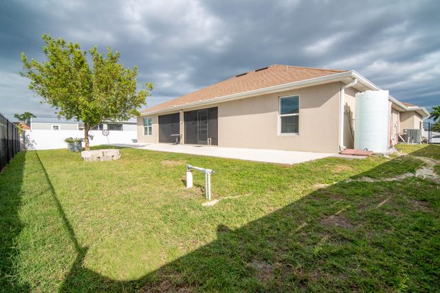1513 NE 43rd Terrace, Cape Coral, FL 33909
