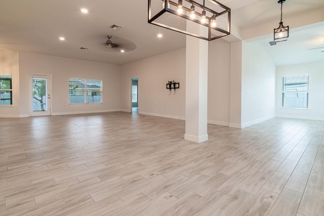 1513 NE 43rd Terrace, Cape Coral, FL 33909