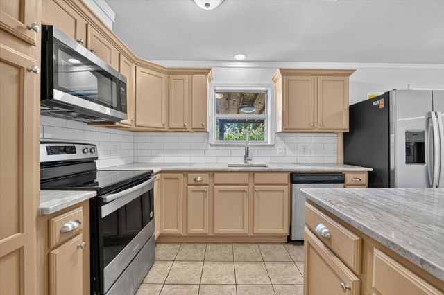 1901 Knoxville Drive, Bedford, TX 76022