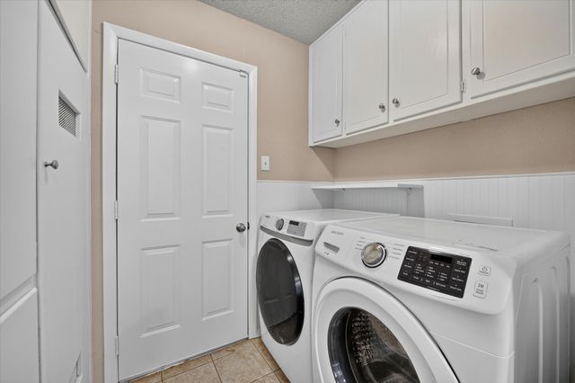 1901 Knoxville Drive, Bedford, TX 76022
